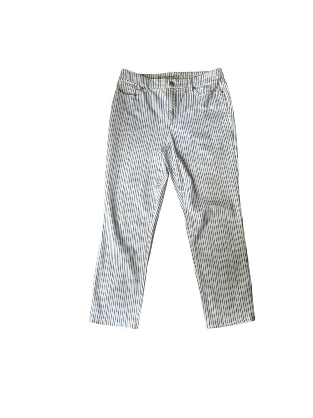 Chicos White Striped The SO Slimming Girlfriend Crop Pants Size 1R (Medium/8)